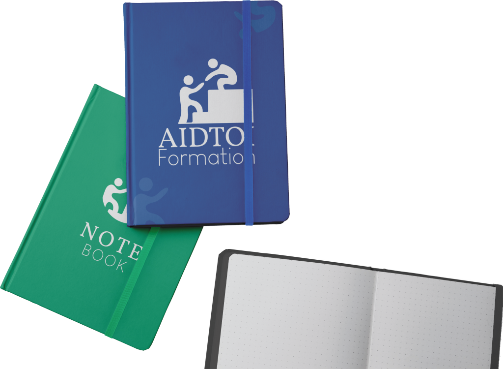 Carnets et brochures AIDTOI sur un bureau