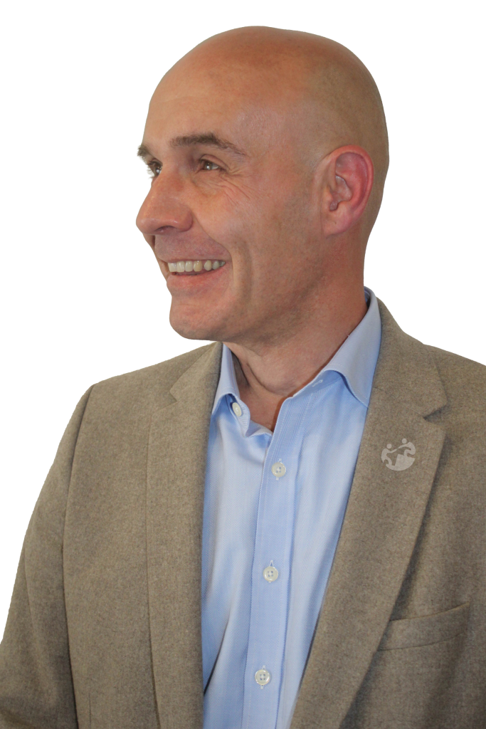 Portrait de Xavier Menetrier de profil, souriant
